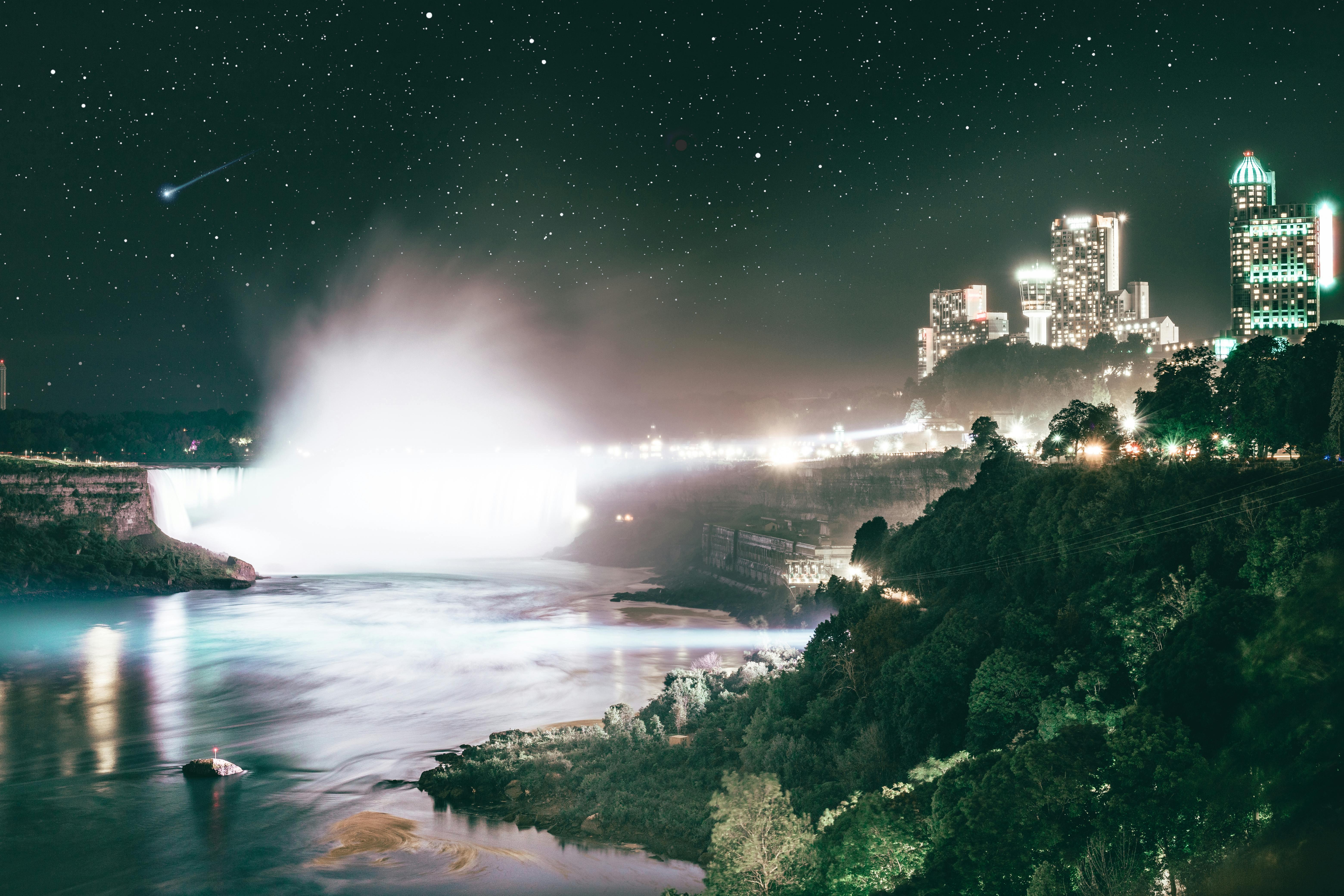 Niagara Falls Hotels for Romantic Getaway