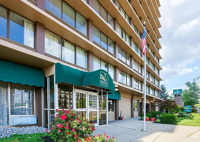Quality Inn & Suites Cincinnati Downtown Area