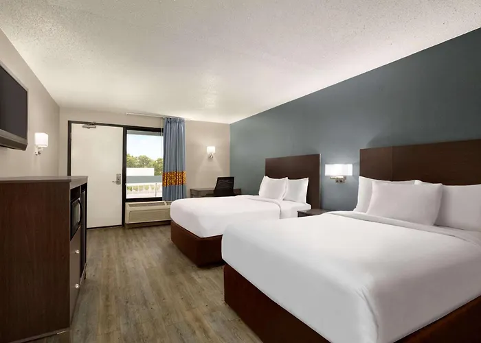Baymont By Wyndham Wilmington Hotel