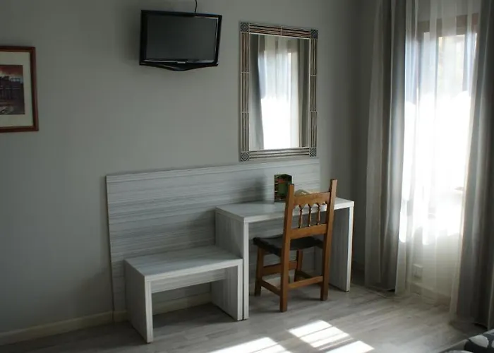 Hotel Los Naranjos Caces