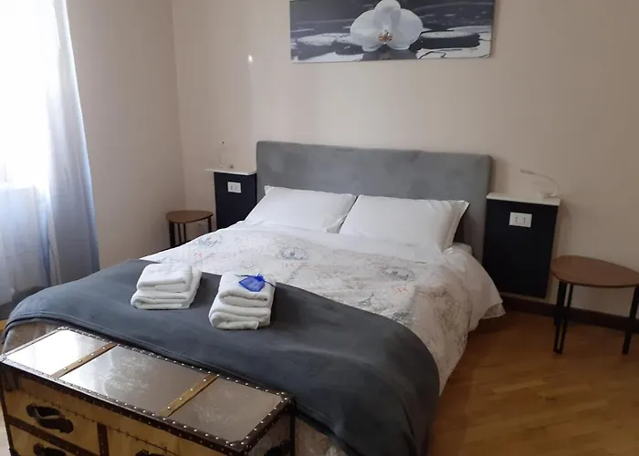 Megaride Guest House Como