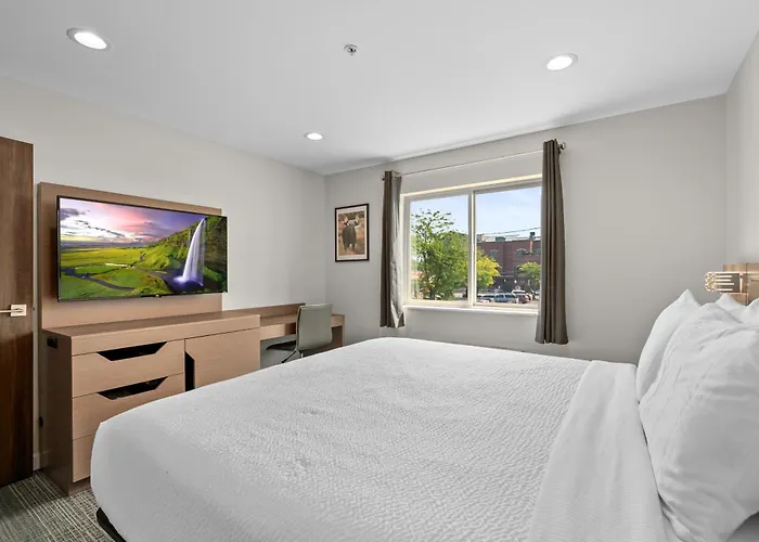 Sandpoint Hotel & Suites Downtown