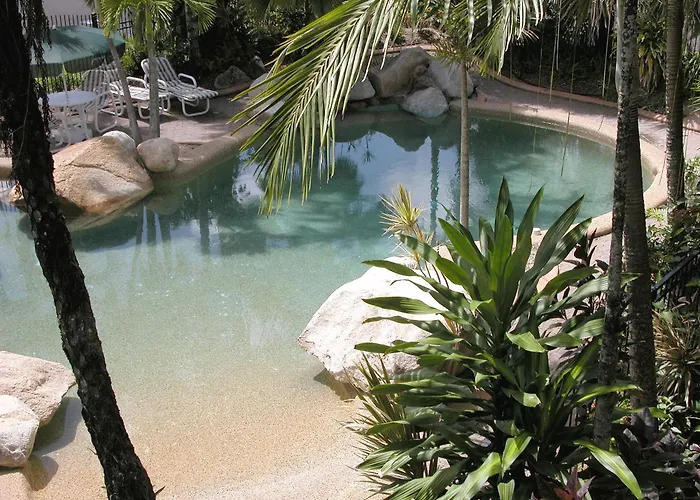 Cairns Queenslander Hotel & Apartments