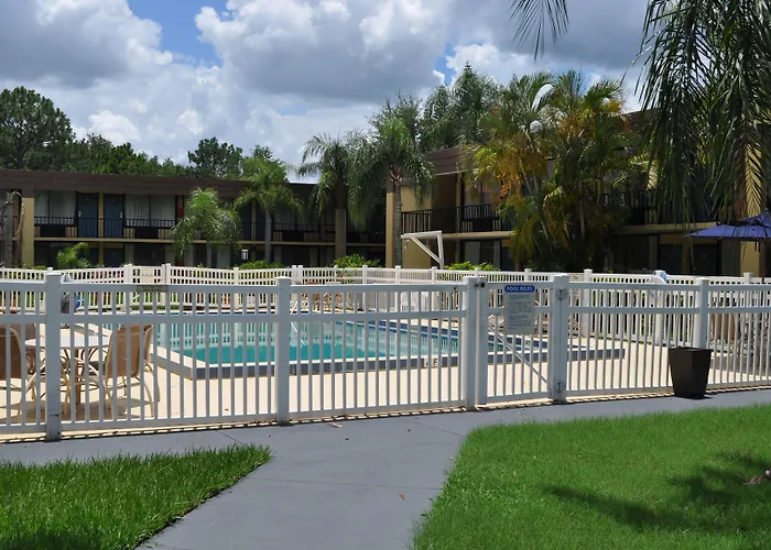 Ramada By Wyndham Cocoa Hotel