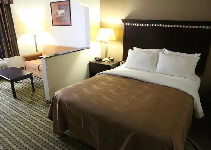 Quality Suites Burleson - Ft Worth