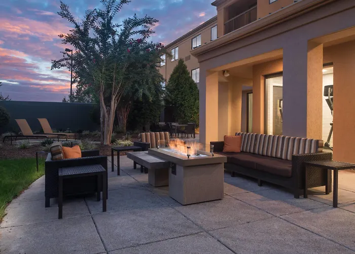 Courtyard By Marriott Lynchburg Hotel