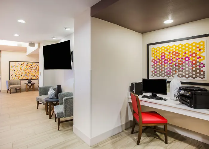 Holiday Inn Express & Suites Bellevue -Omaha Area- By Ihg